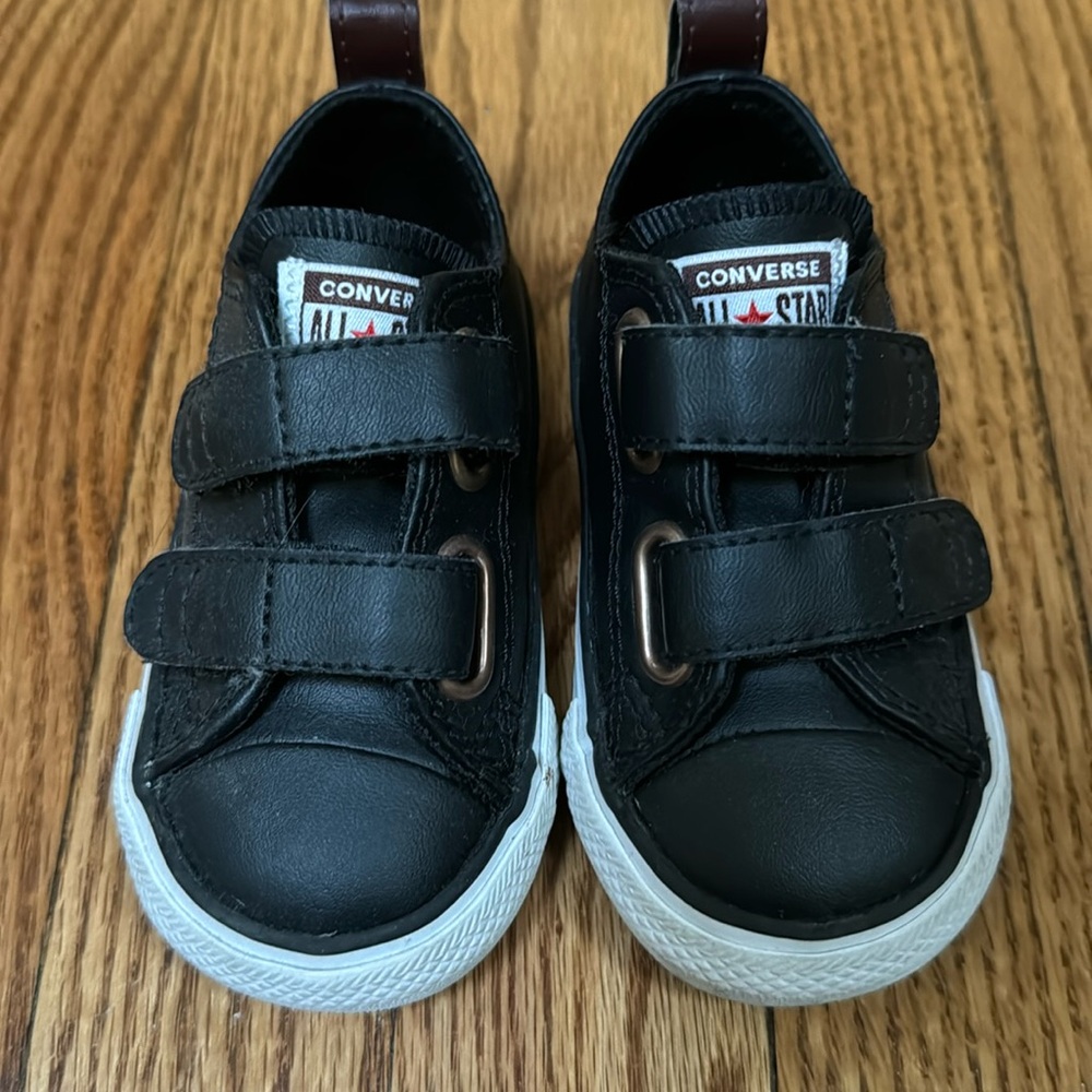 Barely used, like new black converse